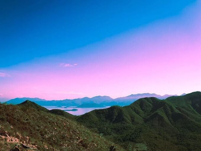 Núi Cô Tiên đẹp nhất vào mùa nắng, từ tháng 3 đến tháng 9, thích hợp cho các hoạt động leo núi, cắm trại, chụp ảnh. Ảnh: Internet