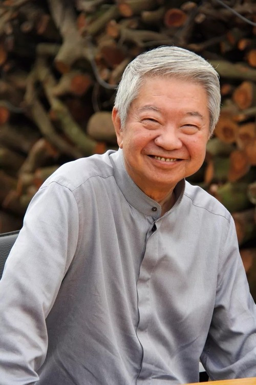 Nhà văn Chua Lam bán sạch nhà cửa, ở khách sạn, thuê 8 người phục vụ ảnh 4
