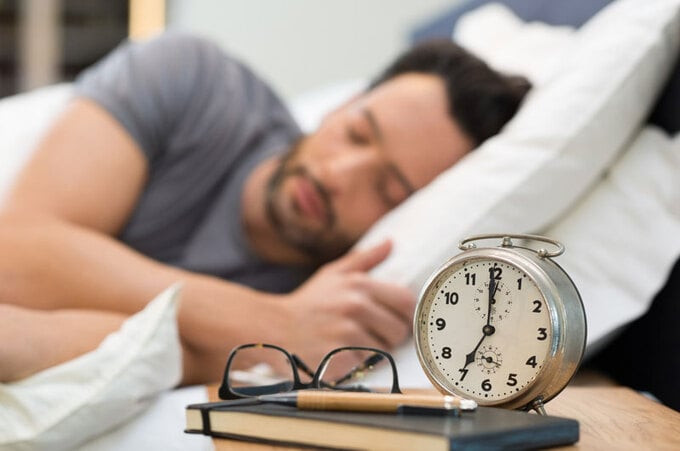 Cần cân bằng lại giấc ngủ sau thời gian thức khuya để cơ thể có thời gian nghỉ ngơi. Ảnh: Internet