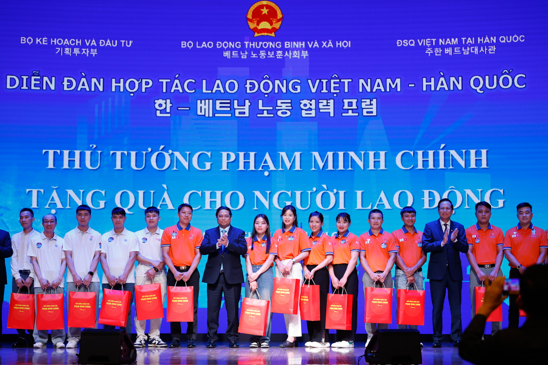 Thủ tướng: Tạo thuận lợi nhất cho người lao động, nâng tầm hợp tác lao động Việt Nam-Hàn Quốc- Ảnh 4.