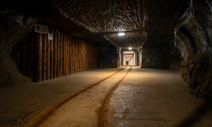 Mỏ muối Wieliczka có hơn 3.000 hang động lớn nhỏ và 3 hành lang rộng lớn (Ảnh: Internet)