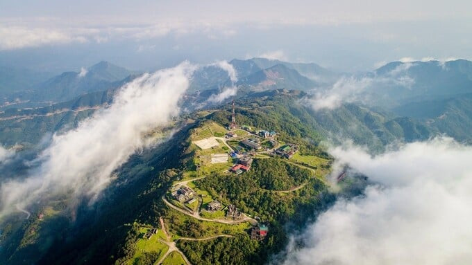 Công viên địa chất Lạng Sơn ẩn hiện trong mây núi quanh năm trong lành, mát mẻ. Ảnh: Báo Thế giới và Việt Nam
