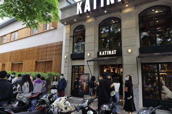 Ngay khi mở cơ sở đầu tiên tại Hà Nội, quán cà phê Katinat đã nhanh chóng trở thành tâm điểm của sự chú ý (Ảnh: Internet)