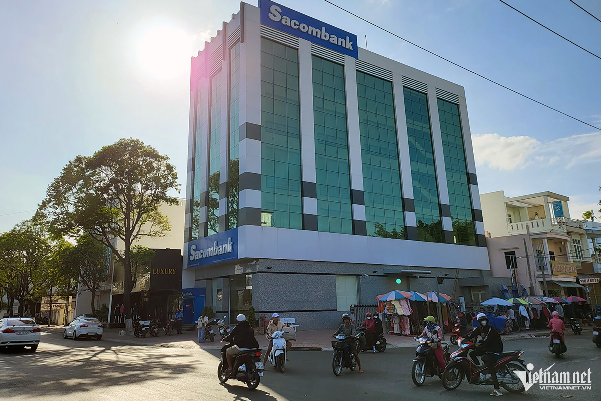 W-Phòng giao dịch ngân hàng ở Cam Ranh (Khánh Hòa) nơi khách tố cáo mất 46,9 tỷ đồng tiền gửi. Ảnh: Xuân Ngọc..jpg