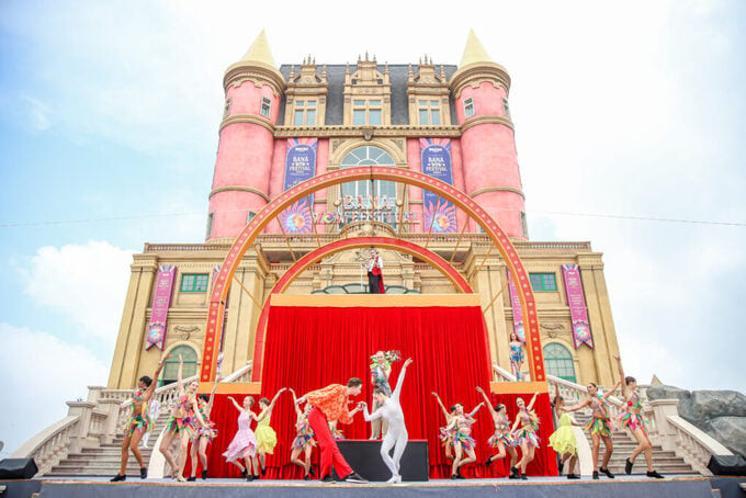 Lần đầu tiên, Sun World Ba Na Hills (Đà Nẵng) mang đến chuỗi show diễn nghệ thuật đẳng cấp quốc tế, quy tụ dàn sao hàng đầu thế giới sở hữu các giải thưởng danh giá trong lĩnh vực nghệ thuật và tạp kỹ. Ảnh: Sun World Ba Na Hills