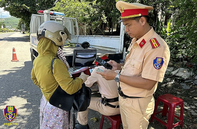 6 tháng: Phạt hơn 2,1 triệu trường hợp vi phạm giao thông, phạt tiền hơn 4 nghìn tỷ đồng- Ảnh 1.