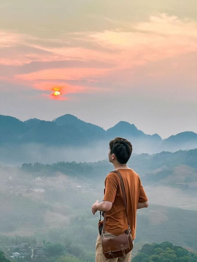 Khung cảnh săn mây tại hồ khiến ai có cơ hội nhìn ngắm một lần khó có thể quên (Ảnh: Chu Đức Giang)