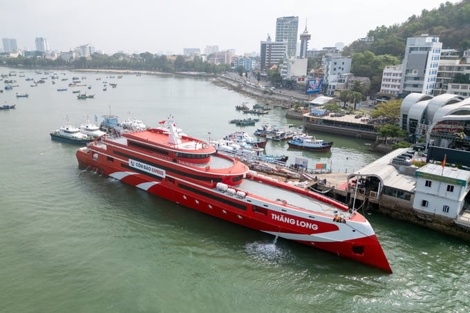 Các nhà đầu tư đang hướng đến giải pháp thay thế bằng tàu 3 thân TRIMARAN tốc độ cao đi từ một bến thủy tại nội thành TP. HCM ra thẳng Côn Đảo. Ảnh: DPE