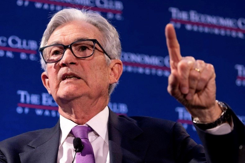 Chủ tịch Jerome Powell thông báo Fed sẽ cắt giảm lãi suất dù lạm phát chưa về mức mục tiêu 2% - ảnh 1