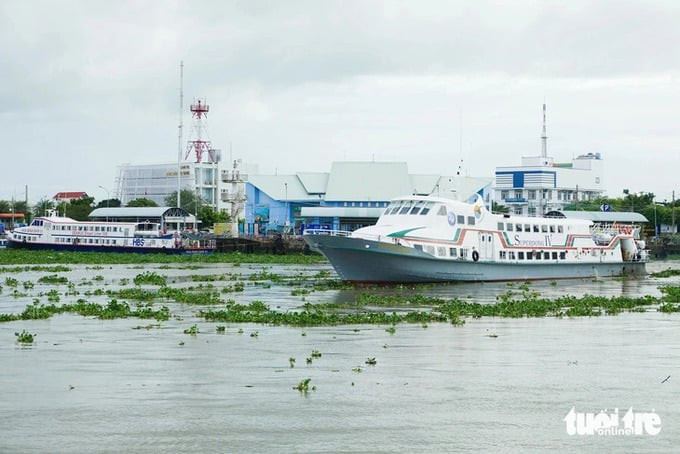 Vì trời mưa nhiều, tàu cao tốc từ đất liền ra đảo Phú Quốc phải dừng hoạt động. Ảnh: Báo Tuổi Trẻ