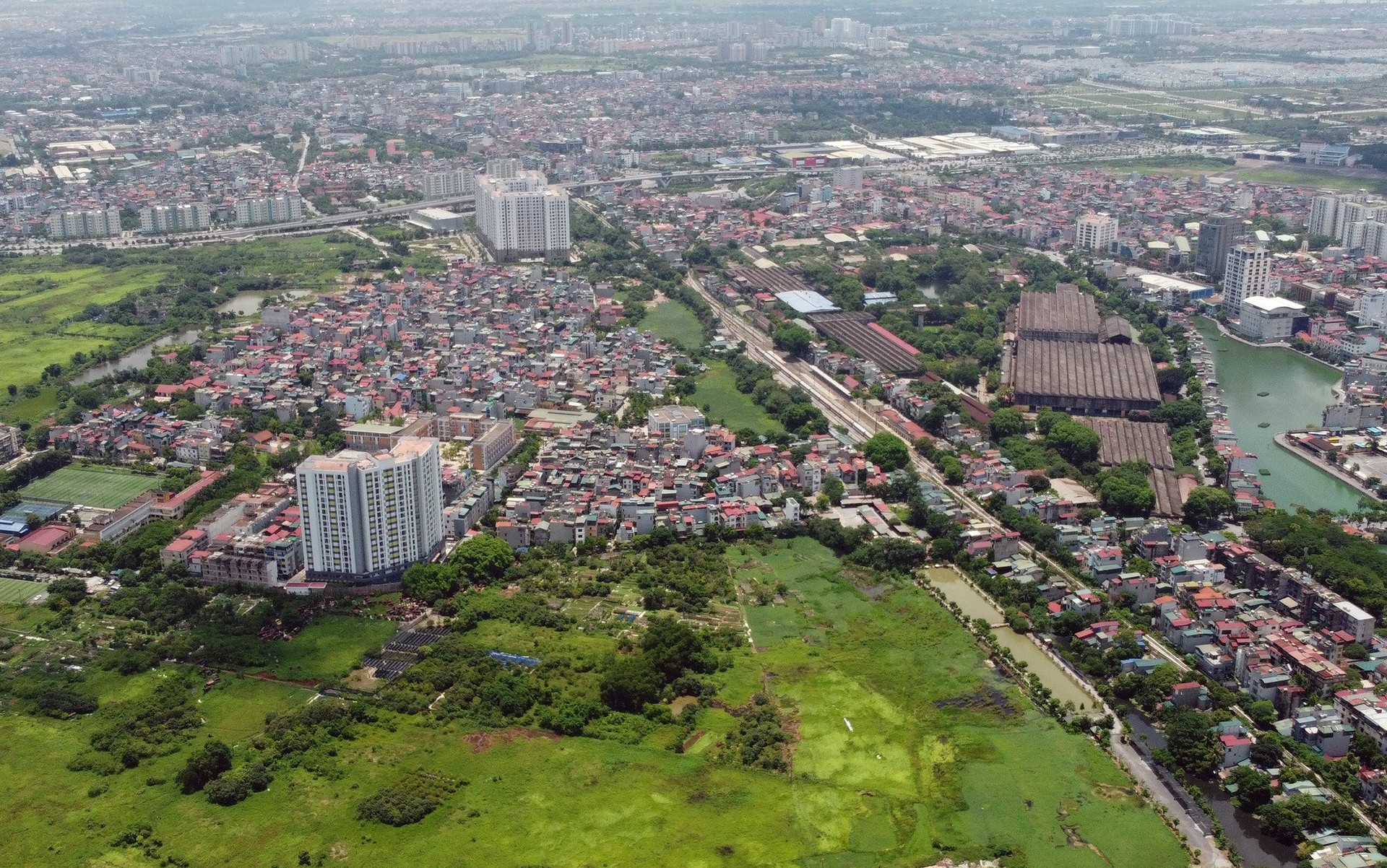 Một góc quận Long Biên nhìn từ trên cao