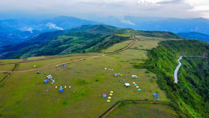 Thời điểm lý tưởng để đến Bùi Hui là vào buổi chiều tối và ở lại qua đêm để sáng hôm sau săn mây, ngắm bình minh. Ảnh: Tạp chí Vietnam Logistics Review