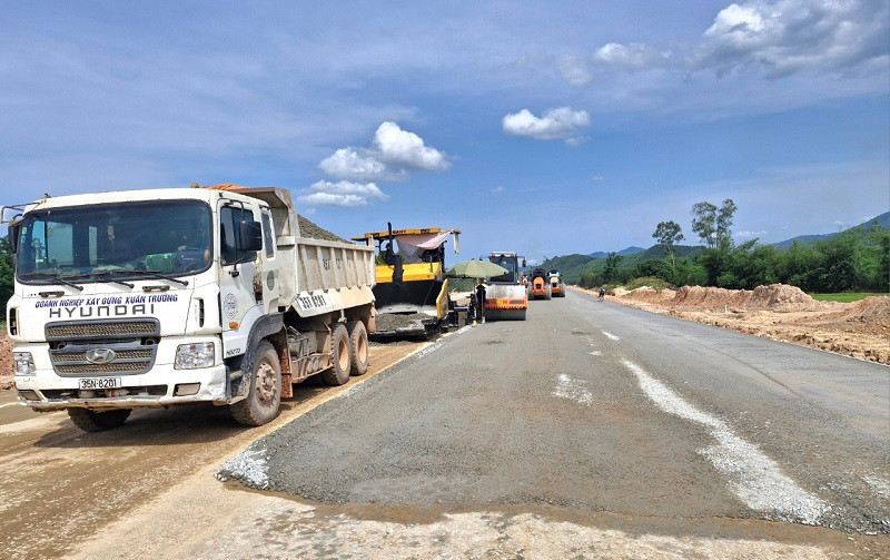 Dự án đường bộ cao tốc Bắc- Nam qua địa bàn tỉnh Hà Tĩnh tiếp tục đẩy nhanh tiến độ thi công