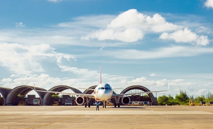 Tàu bay di chuyển vào sân đỗ Cảng hàng không Chu Lai. Ảnh: vietnamairport.vn