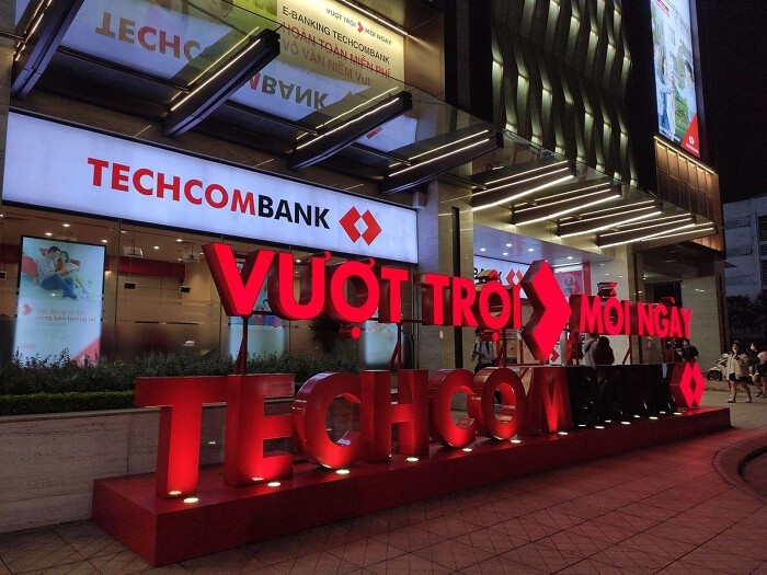 Techcombank (TCB) báo lãi trước thuế 6 tháng đạt 15,6 nghìn tỷ đồng, CASA và an toàn vốn (CAR) tiếp tục dẫn đầu ngành