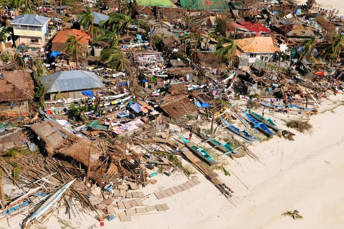 Tháng 11/2013, siêu bão Haiyan, tên Phillippines là Yolanda (tiếng Việt là Hải Yến) - một trong 4 siêu bão khủng khiếp nhất lịch sử nhân loại đã gieo rắc thảm họa kinh hoàng tại Philippines. Ảnh: Britannica