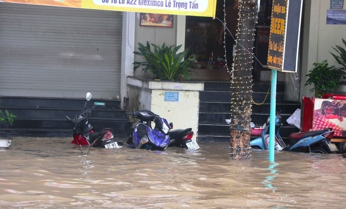 Tình cảnh trong hơn 1 ngày qua tại khu đô thị nằm ở phía Tây Hà Nội