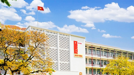 Đại học công lập có doanh thu cao nhất Việt Nam, tỷ lệ giảng viên là Tiến sĩ đứng đầu cả nước, nổi tiếng là 'nôi' đào tạo sếp FPT, Phú Thái