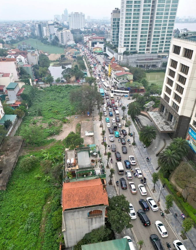 Đường Xuân Diệu được xem là trục giao thông quan trọng bậc nhất của quận Tây Hồ. Ảnh: Internet