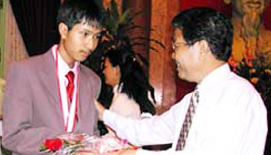 ‘Thần đồng' Toán học duy nhất VN 2 năm liền đạt 'cú đúp' HCV Olympic Toán quốc tế, thành Tiến sĩ Harvard sau 1 thập kỷ, được Forbes vinh danh '30 Under 30 Asia'