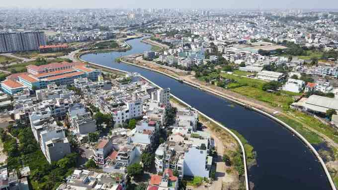 Một đoạn kênh Tham Lương. Ảnh: Báo Lao Động