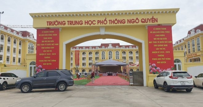 Công trình bao gồm 2 khối nhà học cao 4 tầng, 1 khối nhà hiệu bộ cao 4 tầng, nhà đa năng cao 1 tầng và các hạng mục phụ trợ. Ảnh: Nguyễn Hùng/Báo Lao động