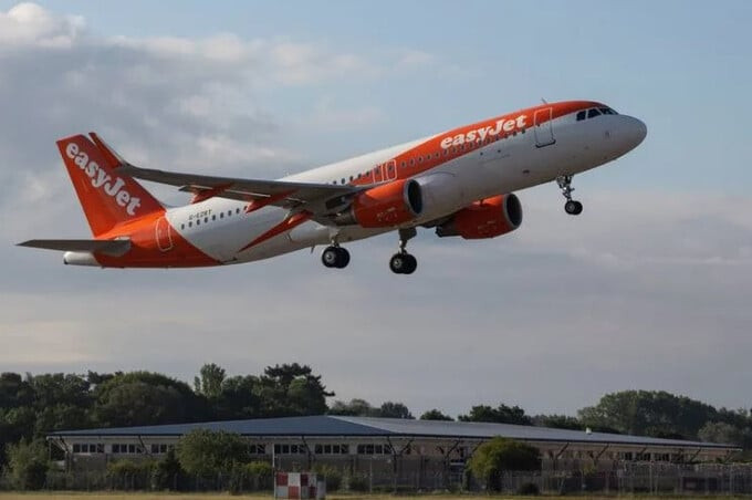 EasyJet khẳng định rằng sự an toàn của hành khách và phi hành đoàn luôn là ưu tiên hàng đầu của hãng (Ảnh: Internet)