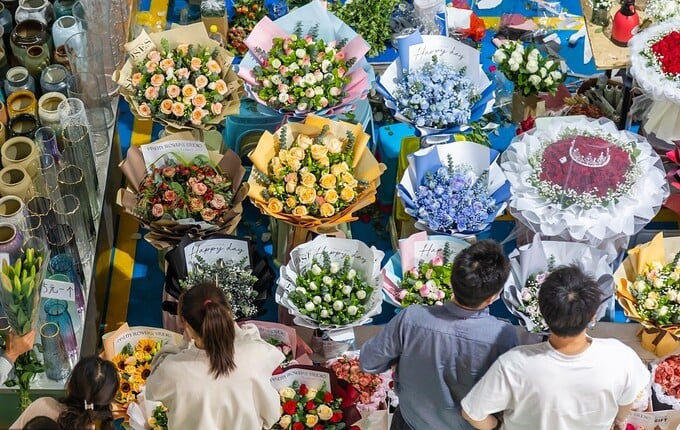 Giao dịch hoa tại Đầu Nam diễn ra dưới nhiều hình thức, nhưng phổ biến nhất là đấu giá và giao dịch trực tiếp. Ảnh: Internet