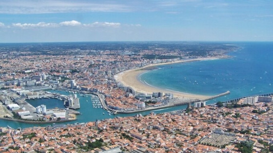 Thị trấn Les Sables-d'Olonne đang bắt đầu sử dụng năng lượng từ nước biển để làm mát và sưởi ấm (Ảnh: Internet)