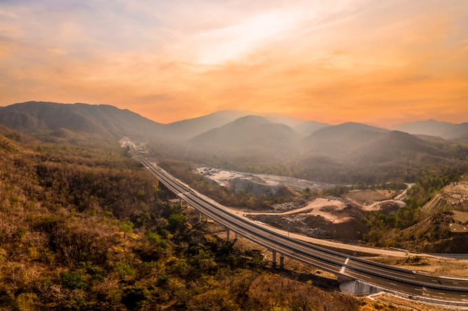 Cao tốc Cam Lâm - Vĩnh Hảo với tổng chiều dài hơn 78km, là mắt xích cuối cùng hoàn thiện tuyến đường cao tốc huyết mạch từ TP. HCM đến Nha Trang. Ảnh: Báo Giao thông