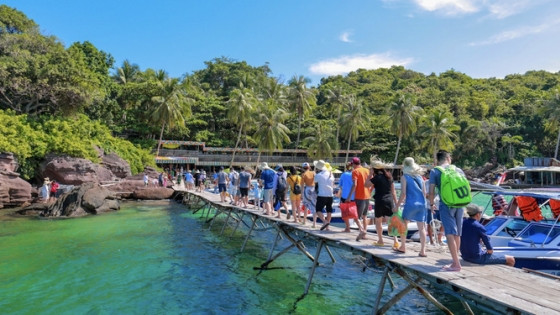 Thành phố đảo đầu tiên của Việt Nam bội thu nhờ du lịch, liệu đây có phải là ‘chìa khoá’ giúp bất động sản phát triển?