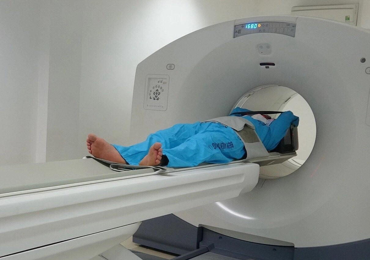 Máy chụp PET/CT - chẩn đoán ung thư hiện đại, tại các bệnh viện Chợ Rẫy, Quân y 175, Ung bướu hoạt động cầm chừng do thiếu thuốc phóng xạ. Ảnh: Trường Trung/Báo Tuổi Trẻ