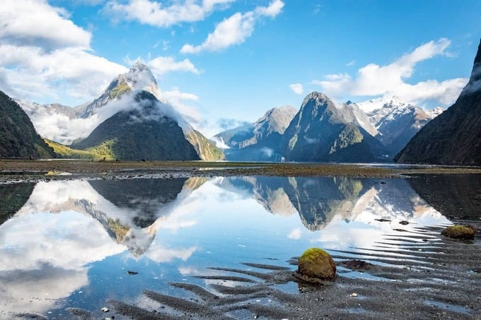 Milford Sound, viên ngọc quý của Fiordland, là điểm đến không thể bỏ qua trong hành trình khám phá dành cho những tín đồ du lịch mạo hiểm. Ảnh: Internet