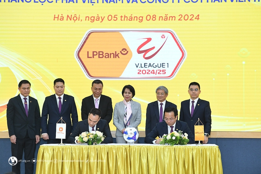 LPBank (LPB) đầu tư cho bóng đá, mang lại cơ hội mới cho V.League 1