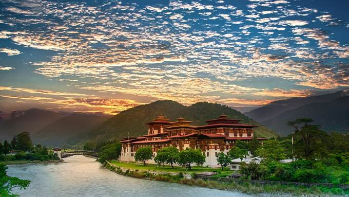 Bay thẳng đến Bhutan, mở ra cơ hội trải nghiệm vẻ đẹp thiên nhiên hoang sơ và văn hóa độc đáo. Nguồn: WanderOn