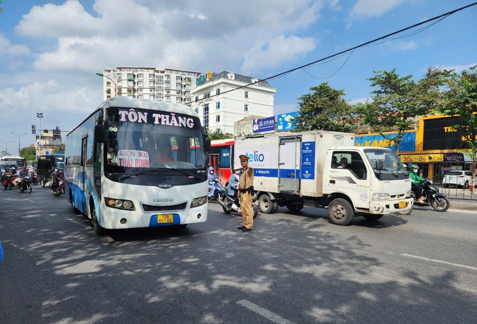 Bộ Công an đề xuất 189 hành vi bị trừ điểm giấy phép lái xe. Ảnh: Hoàng Hà