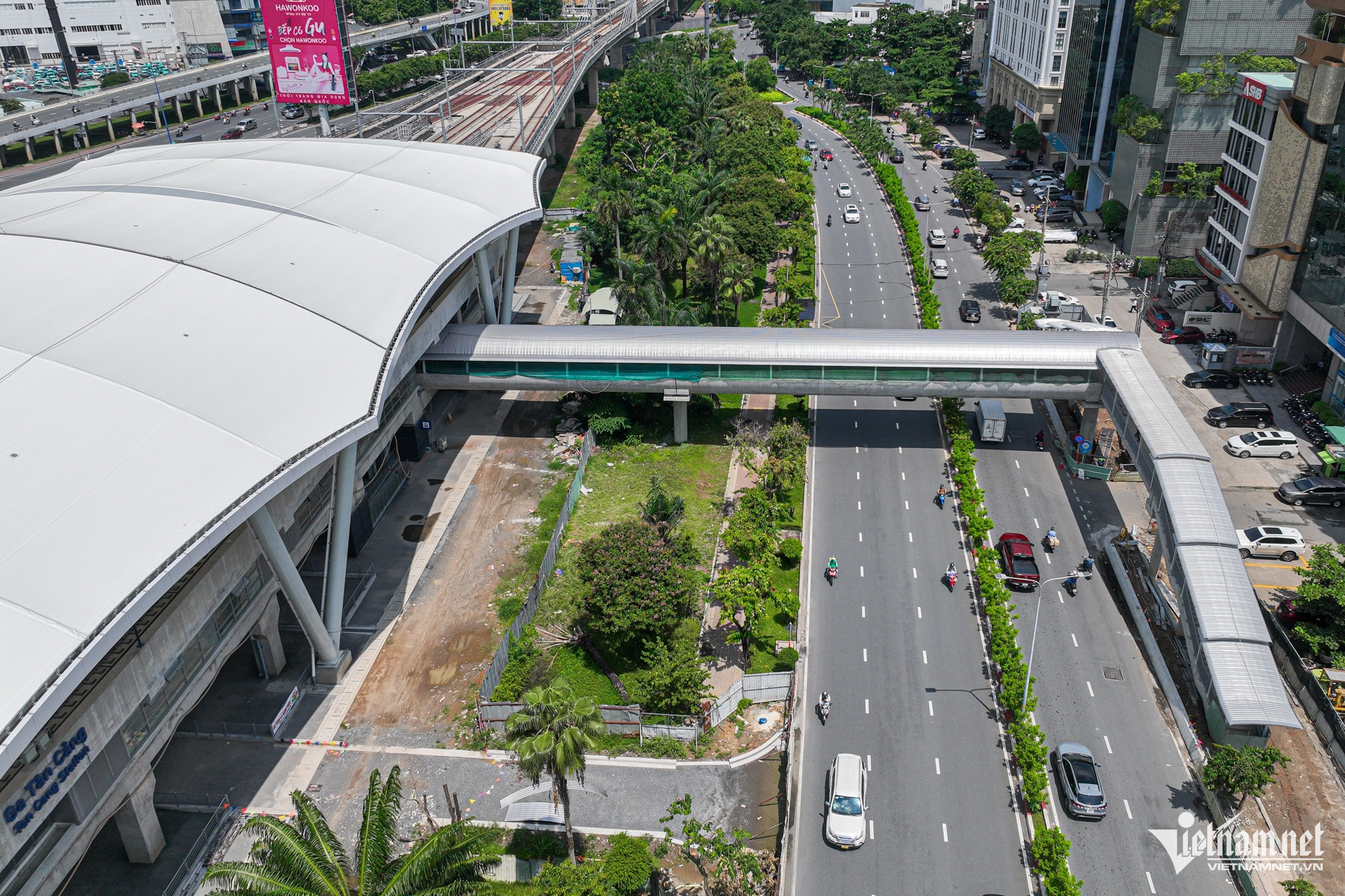 W-metro, cầu bộ hành 19.jpg