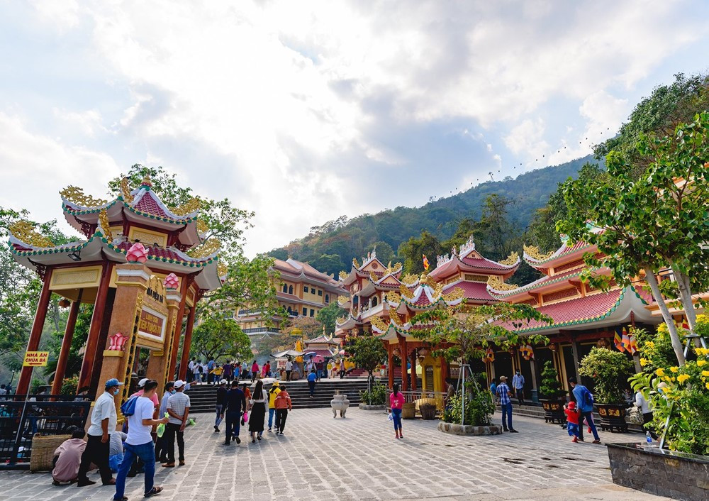 Quần thể du lịch tâm linh nằm trên đỉnh ‘nóc nhà Nam Bộ’, chỉ cách TP. Tây Ninh 11km - ảnh 2