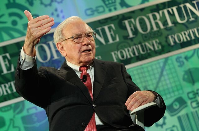 ‘Xả’ gần một nửa cổ phiếu Apple, Warren Buffett bất ngờ đầu tư hai lĩnh vực mới - ảnh 1