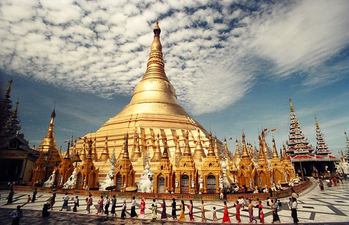 Chùa Shwedagon gây ấn tượng mạnh mẽ với kiến trúc lộng lẫy, nơi vàng và kim cương được sử dụng tinh tế. Ảnh: Internet