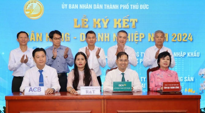 Hơn 100.000 khách hàng được hỗ trợ vay 350.000 tỷ đồng