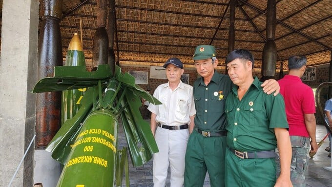 Ngôi nhà thu hút đông đảo nhân dân, chiến sĩ cả nước tới tham quan. Ảnh: Pháp luật Việt Nam