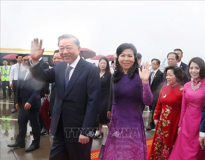 Tổng Bí thư, Chủ tịch nước Tô Lâm và Phu nhân bắt đầu các hoạt động thăm cấp Nhà nước tại Trung Quốc- Ảnh 1.