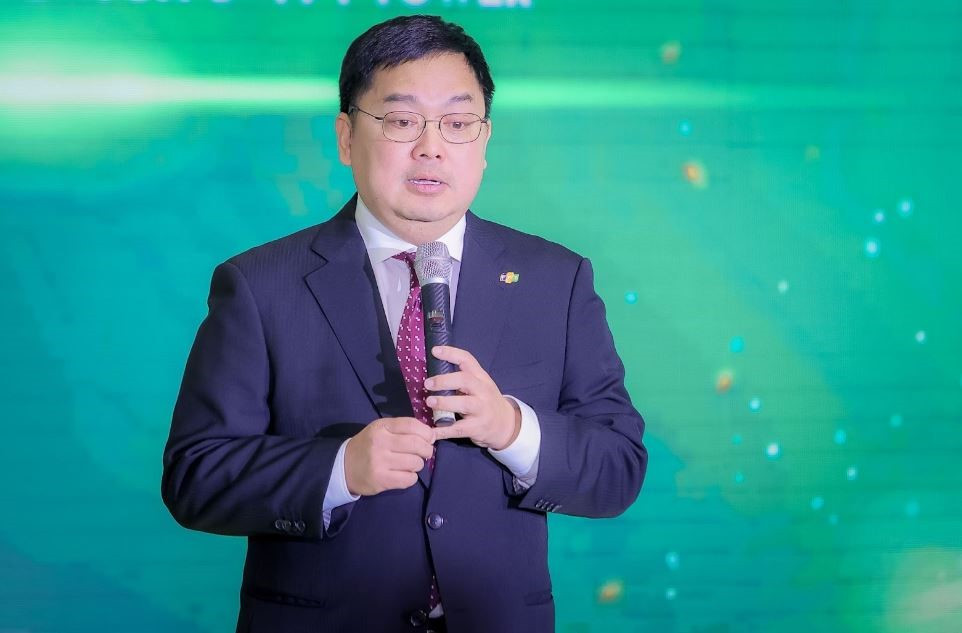 Trượt đại học, ông Hoàng Nam Tiến từng định chuyển hướng học phi công nhưng một câu nói của cha đã làm thay đổi cuộc đời - ảnh 1