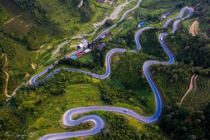 Khung cảnh đẹp như tranh vẽ xung quanh ngôi làng. Ảnh: Tien Nguyen