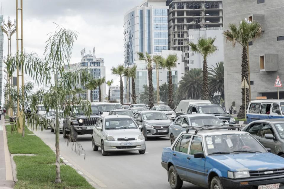 Xe điện đang dần trở thành phương tiện giao thông phổ biến ở Ethiopia, thay thế cho xe xăng. Ảnh: Getty Images