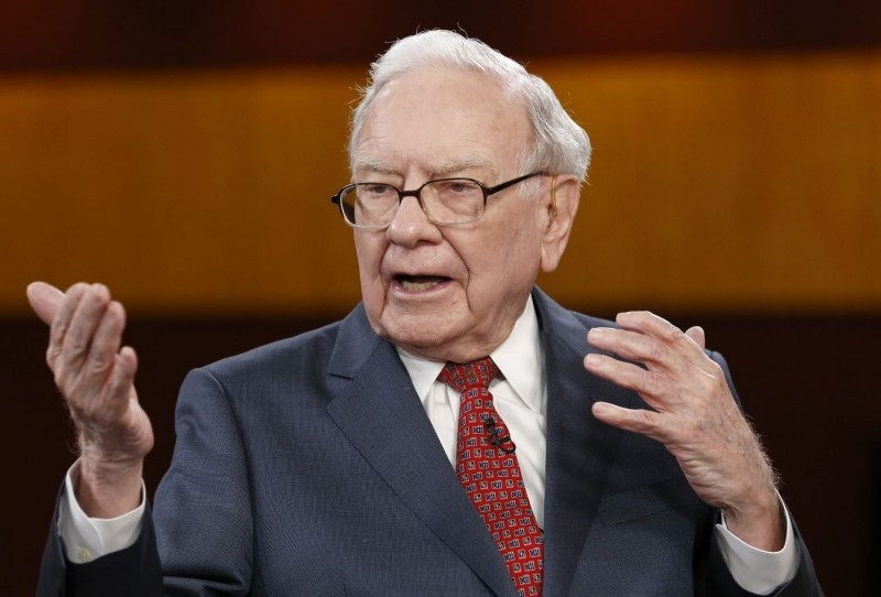 Vừa 'xả' 12 phiên liên tiếp, Warren Buffett lại tiếp tục bán ra 550 triệu USD cổ phiếu ngân hàng lớn thứ hai nước Mỹ: Huyền thoại đầu tư đang tính toán điều gì? - ảnh 1