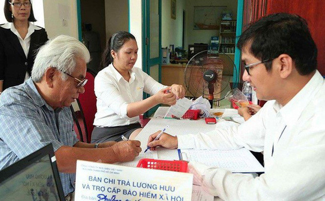 Người lao động tham gia BHXH liên tục và không rút BHXH một lần sẽ được hưởng lương hưu khi đến tuổi về hưu. Ảnh minh họa