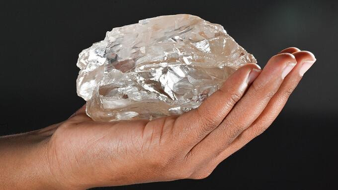 Phát hiện viên kim cương thô nặng khoảng 2.492 carat tại Botswana. Ảnh: Lucara Diamond