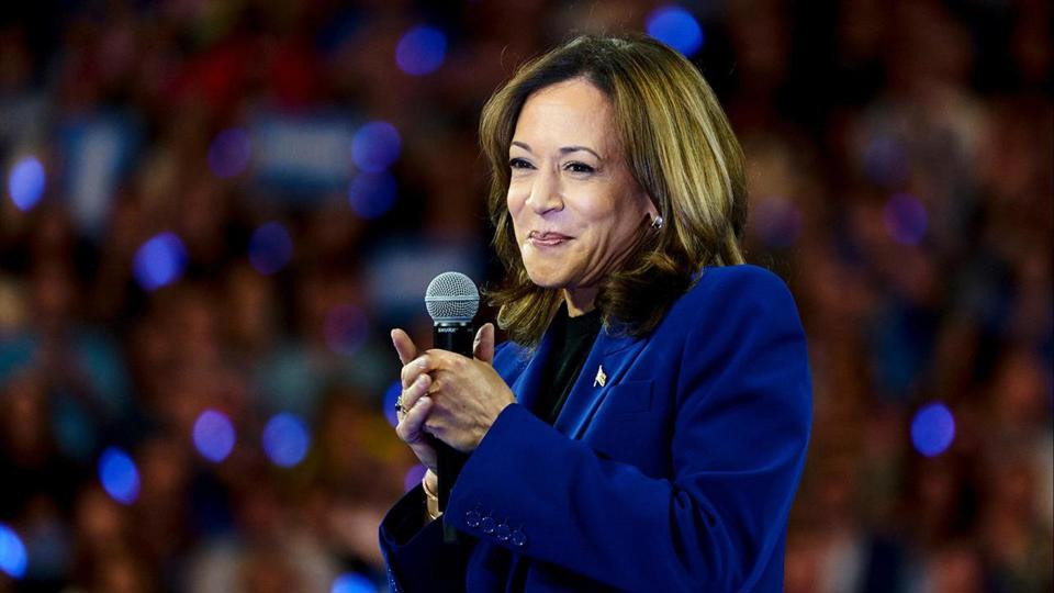 Phó tổng thống Mỹ Kamala Harris phát biểu tại ngày thứ 2 Đại hội toàn quốc của đảng Dân chủ 2024. Ảnh: CBS News